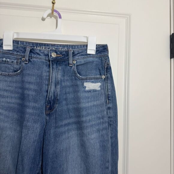 NWOT American Eagle Medium Wash Distressed Mom Jeans - Picture 3 of 6